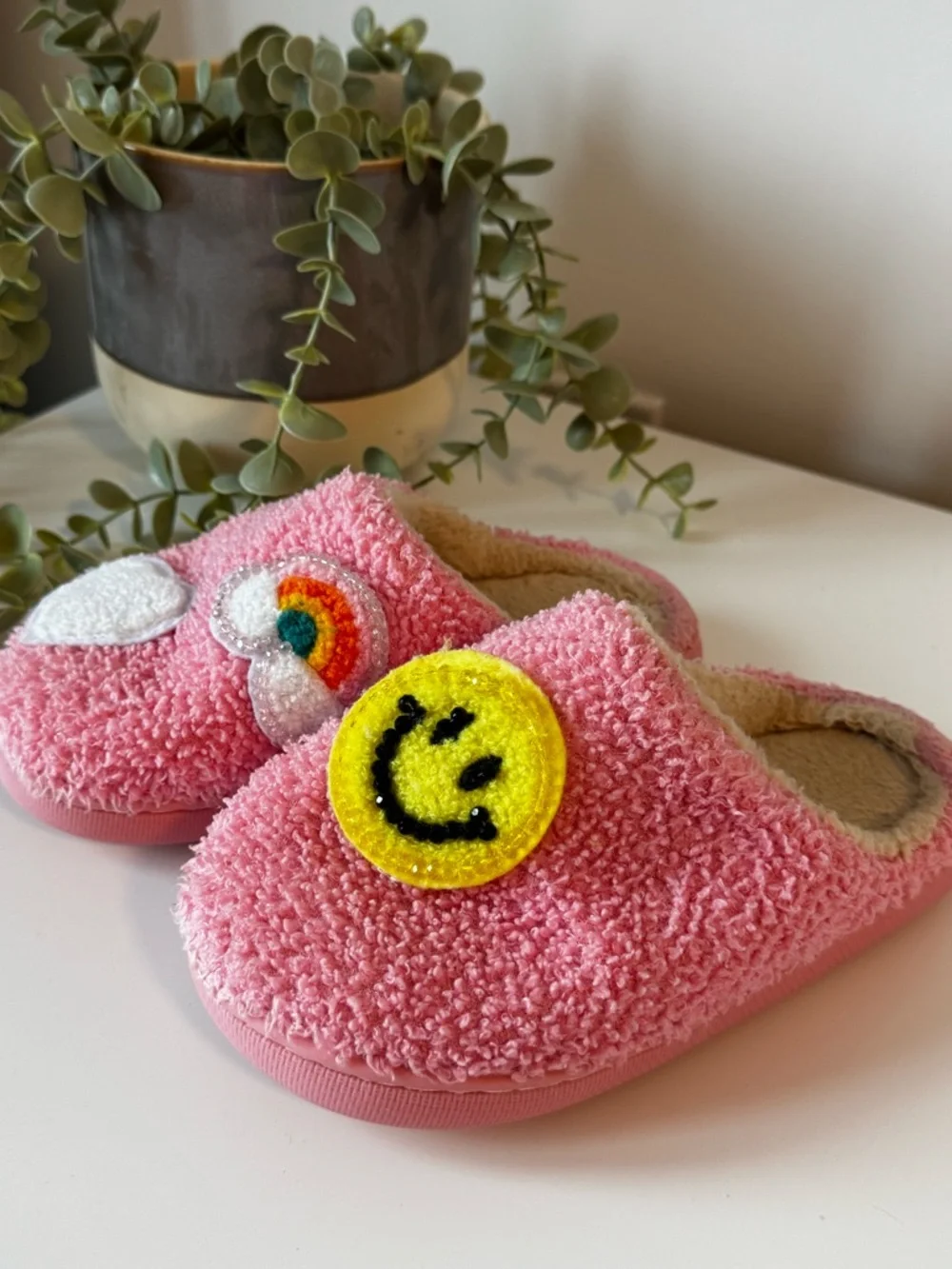 kids pink fuzzy slippers smiley face rainbow heart cozy house shoes size 12/13